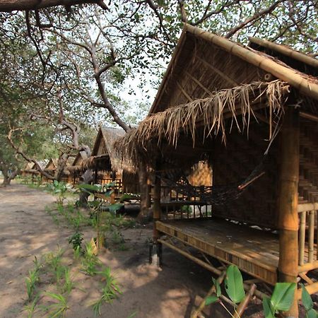Chalee Tropicana Bungalow Koh Phayam Pokoj fotografie